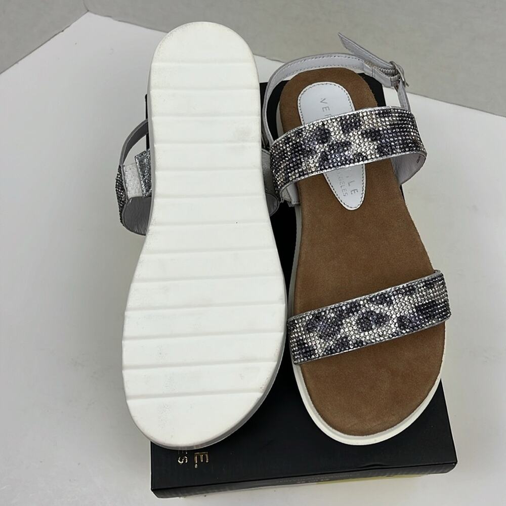 Very Volatile Hotness White Silver Leopard Sandals Flats Size 7 - Picture 6 of 9